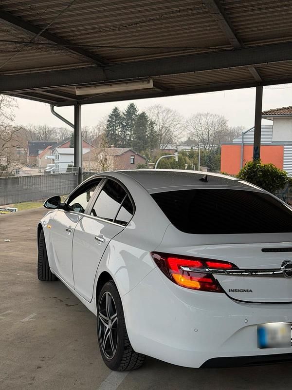 Gebraucht Opel Insignia 131 PS (96 kW) 2013 Weiß Limousine
