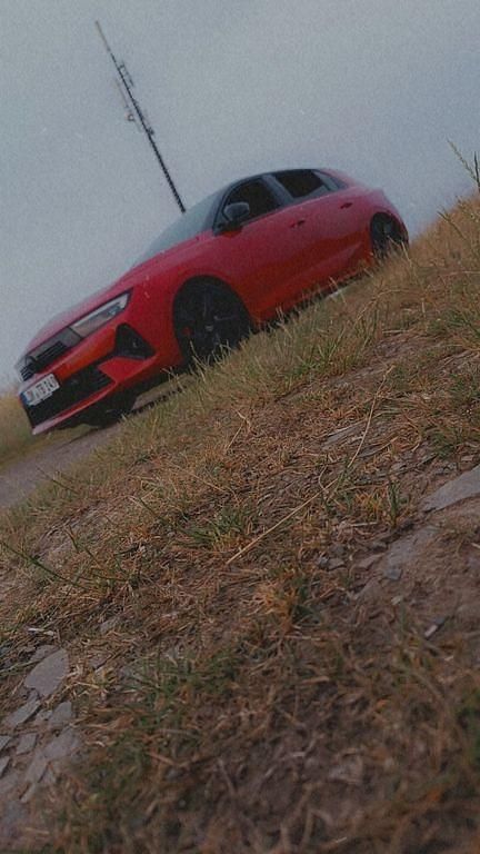 Rot Gebraucht 2022 Opel Astra Limousine | 21.500 € (Teuer) - Bild 1/4