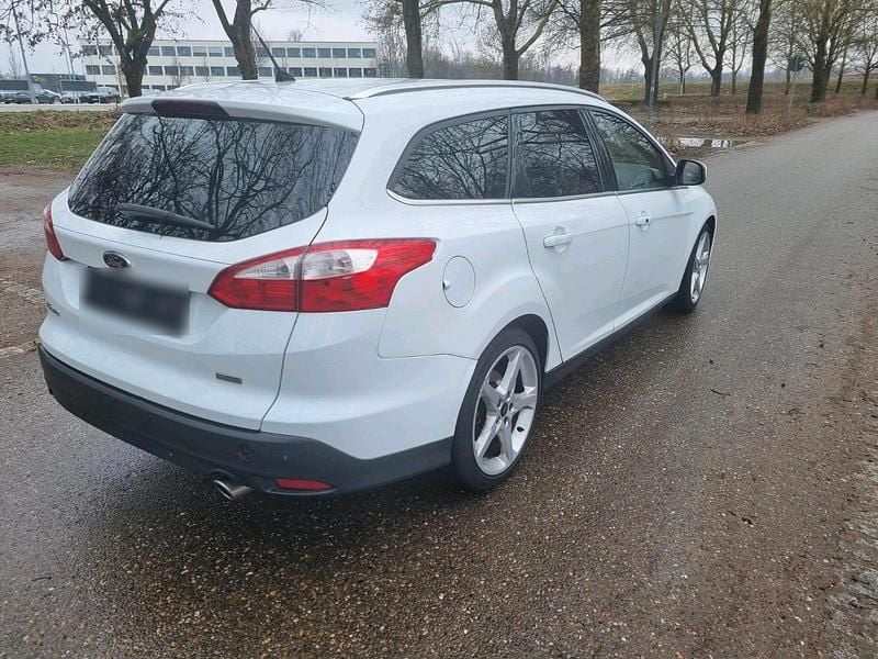 Usata Ford Focus 182 CV (133 kW) 2012 Bianco Station wagon