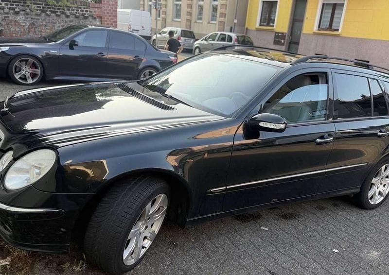 Gebraucht 2003 Mercedes E320 Avantgarde Kombi | 3.650 € (Etwas zu teuer) - Bild 1/4