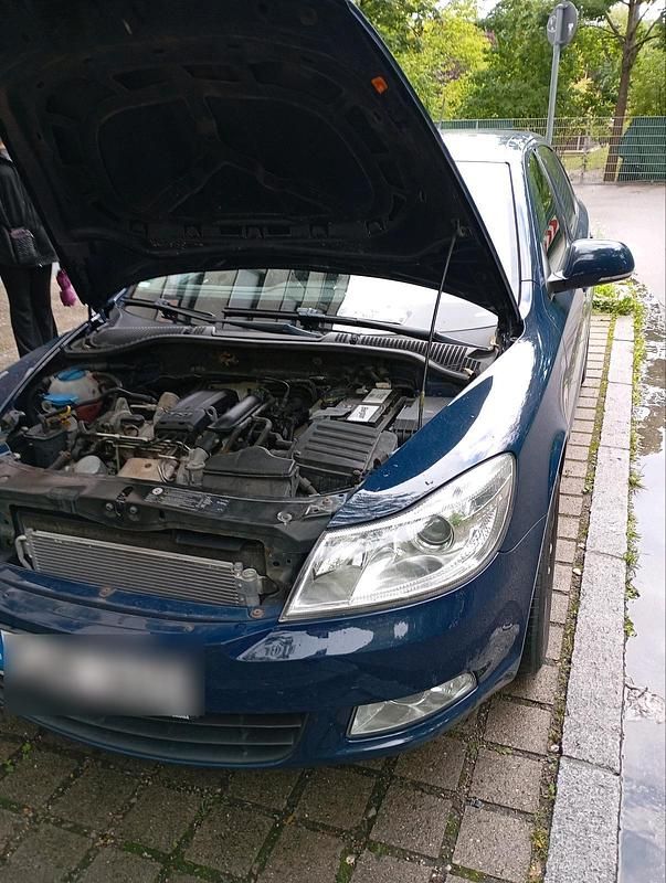 Blau Gebraucht 2011 Skoda Octavia Limousine | 5.350 € (Fairer Preis) - Bild 1/4