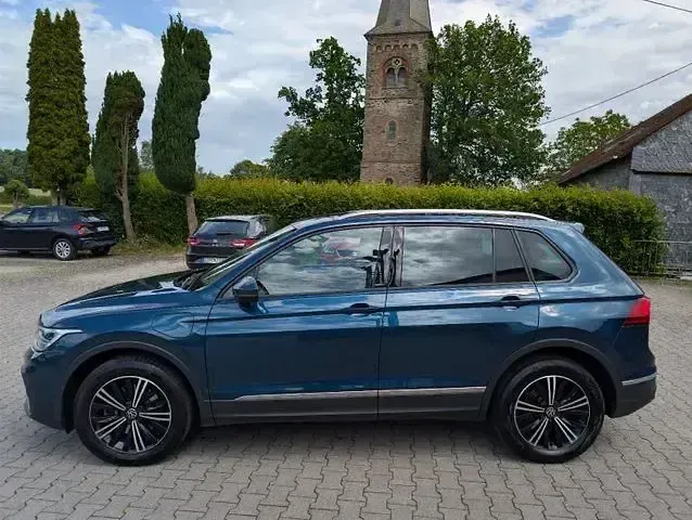 Gebraucht VW Tiguan Life 150 PS (110 kW) 2023 Nightshade blue SUV