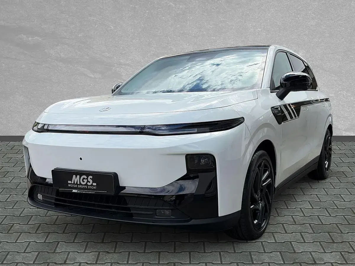 Neu Leapmotor B10 160 kW (218 PS) 2026 Light white SUV