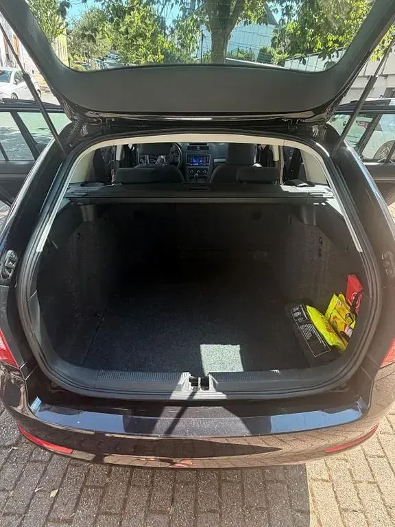 Gebraucht Skoda Octavia Fun 105 PS (77 kW) 2012 Schwarz Kombi