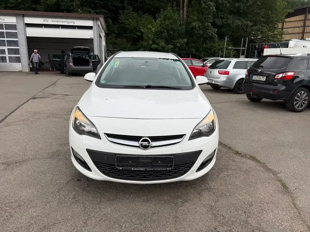 Gebraucht Opel Astra Active 131 PS (96 kW) 2013 Weiß Kombi