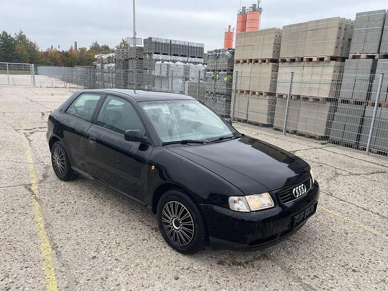 Schwarz Gebraucht 2000 Audi A3 Attraction Limousine | 550 € (Guter Preis) - Bild 1/4