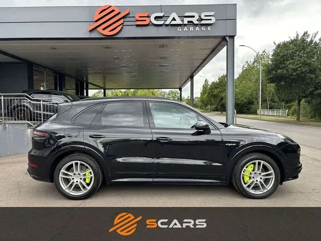 Gebraucht Porsche Cayenne E-Hybrid 476 PS (350 kW) 2022 Schwarz SUV