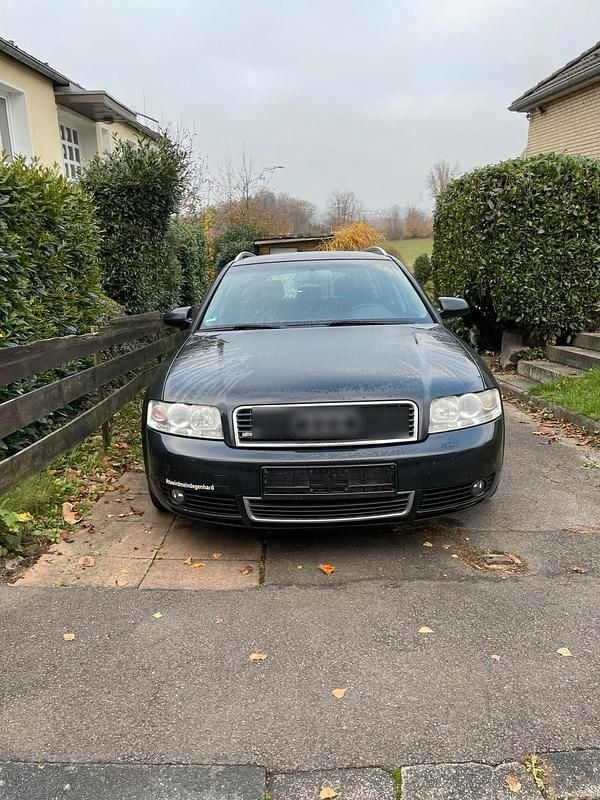 Schwarz Gebraucht 2004 Audi A4 Kombi | 900 € - Bild 1/4