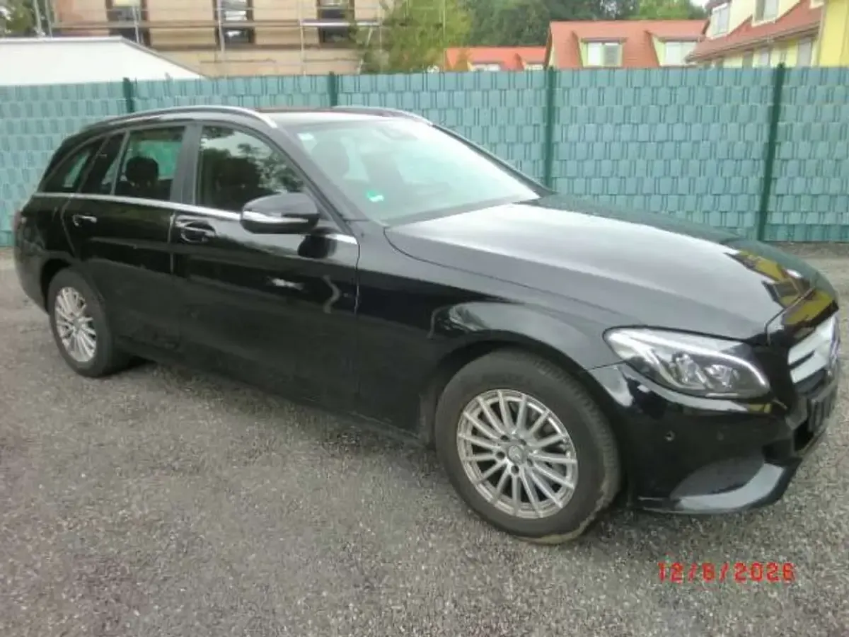 Gebraucht Mercedes C220 170 PS (125 kW) 2015 Schwarz  unilack Kombi