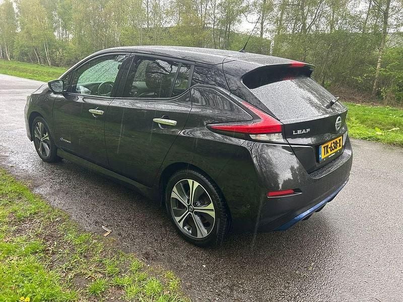 Second-hand Nissan Leaf Tekna 110 kW (150 CP) 2018 Negru Hatchback
