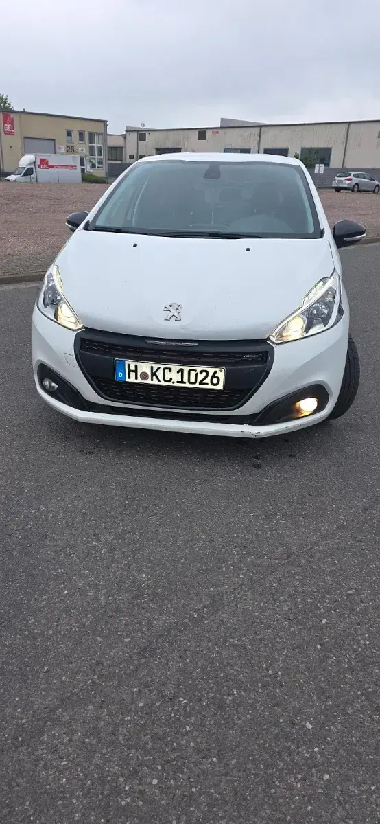 Gebraucht Peugeot 208 GT-line 120 PS (88 kW) 2018 Weiß Kleinwagen