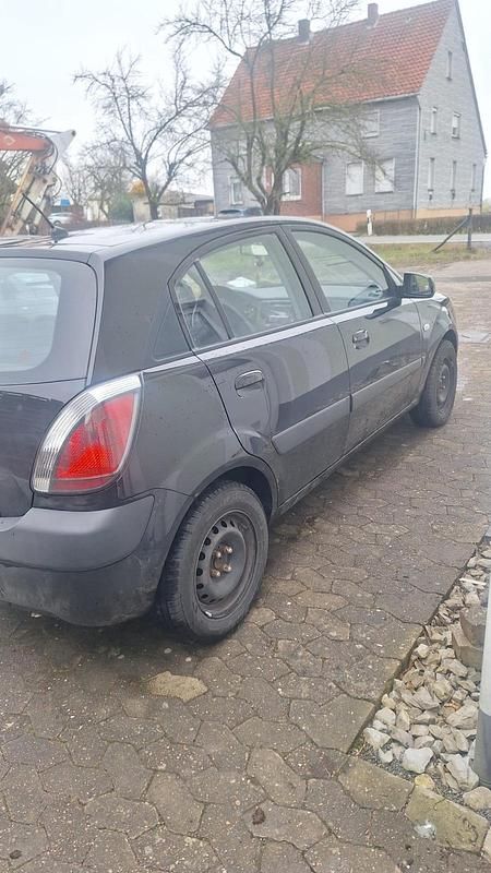 Gebraucht Kia Rio 97 PS (71 kW) 2009 Schwarz Kleinwagen