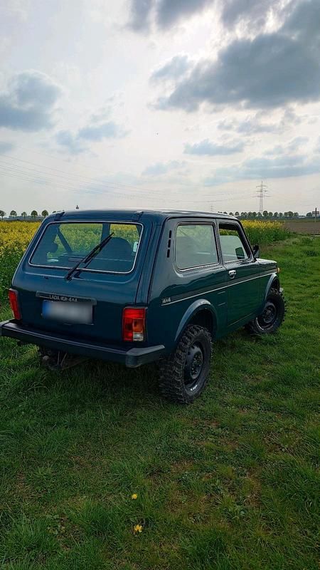 Second-hand Lada niva 85 CP (62 kW) 2006 Verde SUV