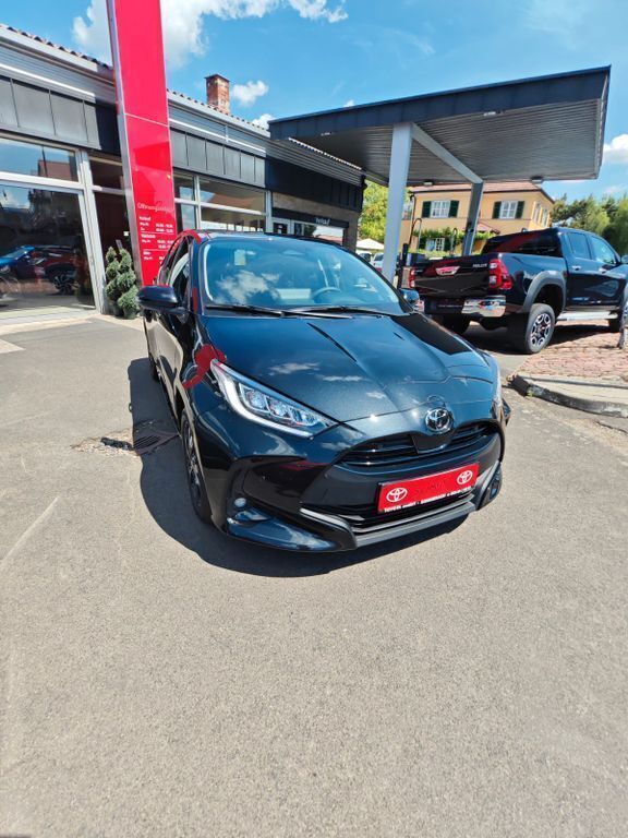 Schwarz Neu 2025 Toyota Yaris Hybrid Comfort Limousine | 25.700 € (Fairer Preis) - Bild 1/4