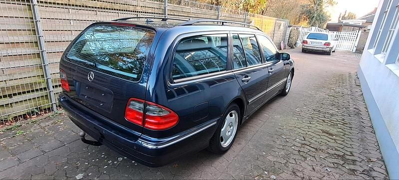 Gebraucht Mercedes 320 197 PS (144 kW) 2001 Blau Kombi