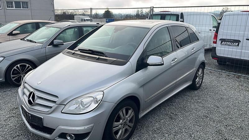 Silber Gebraucht 2009 Mercedes B180 Van / Kleinbus | 2.490 € (Superpreis) - Bild 1/4