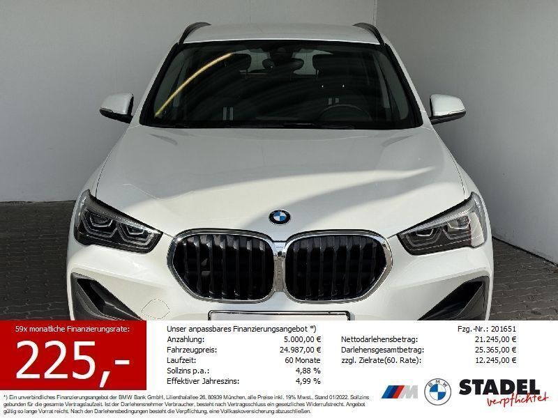 Mineralweiss metallic Gebraucht 2021 BMW X1 Sport Line SUV | 23.442 € (Guter Preis) - Bild 1/4
