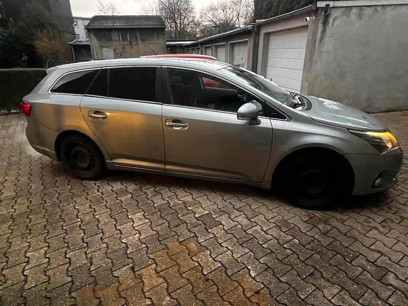 Gebraucht Toyota Avensis T2 124 PS (91 kW) 2012 Grau Kombi