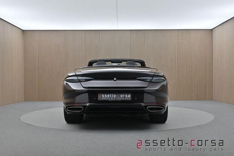 Neu Bentley Continental 782 PS (575 kW) 2026 Braun Cabrio