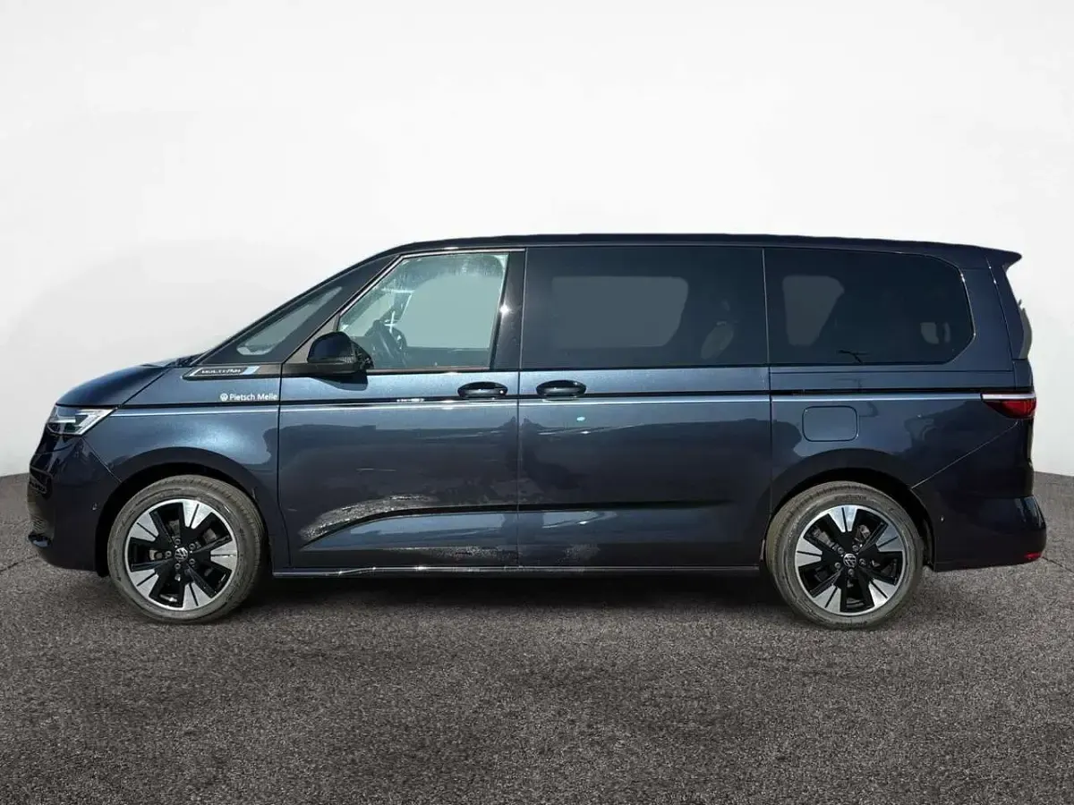 Gebraucht VW Multivan Style 150 PS (110 kW) 2025 Starlight blue metallic Van / Kleinbus