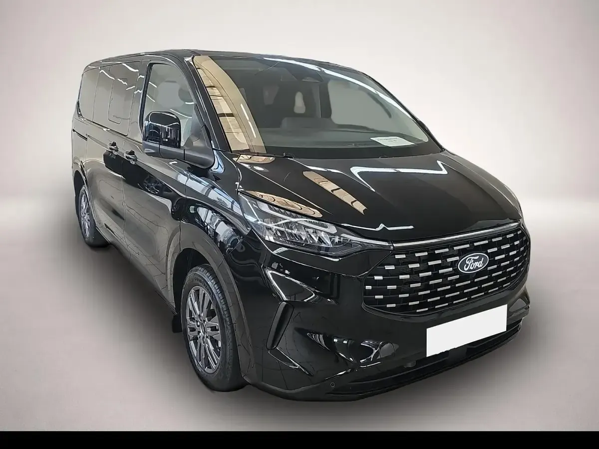 Gebraucht Ford Tourneo Custom Titanium 170 PS (125 kW) 2026 Manufacturer Van