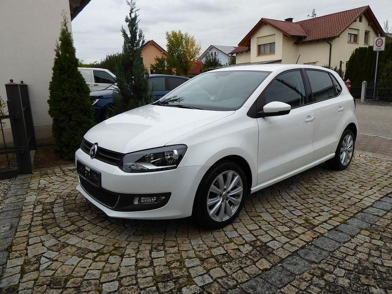 Weiß Gebraucht 2011 VW Polo Comfortline Limousine | 3.650 € (Guter Preis) - Bild 1/4