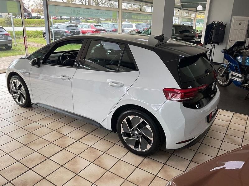 Second-hand VW ID.3 Pro Performance 150 kW (204 CP) 2023 Alb Hatchback
