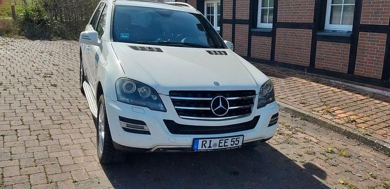 Gebraucht Mercedes ML350 Edition 231 PS (169 kW) 2011 Weiß SUV
