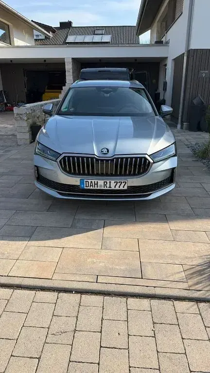 Gebraucht Skoda Superb Selection 193 PS (141 kW) 2024 Silber Limousine