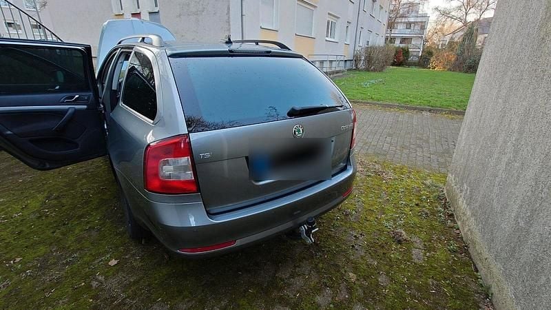 Gebraucht Skoda Octavia 122 PS (89 kW) 2012 Silber Kombi