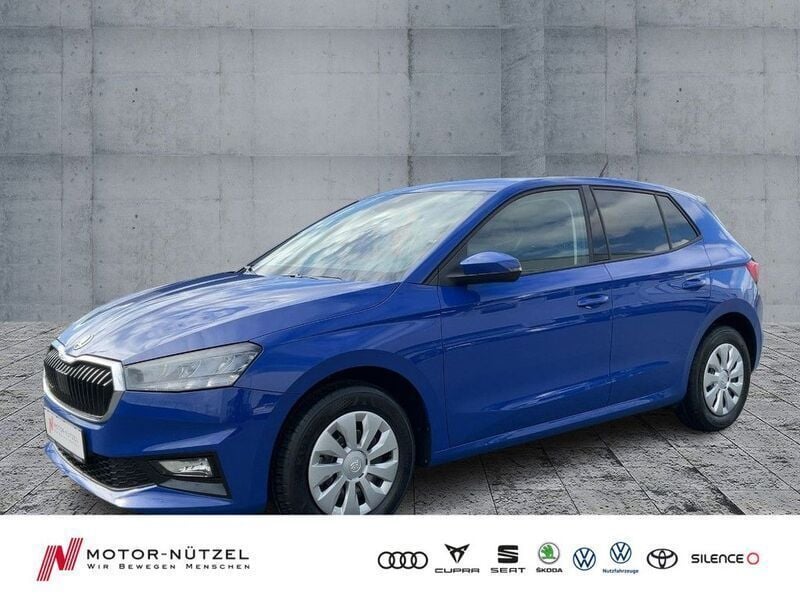 Blau Gebraucht 2024 Skoda Fabia Selection Limousine | 23.930 € (Fairer Preis) - Bild 1/4