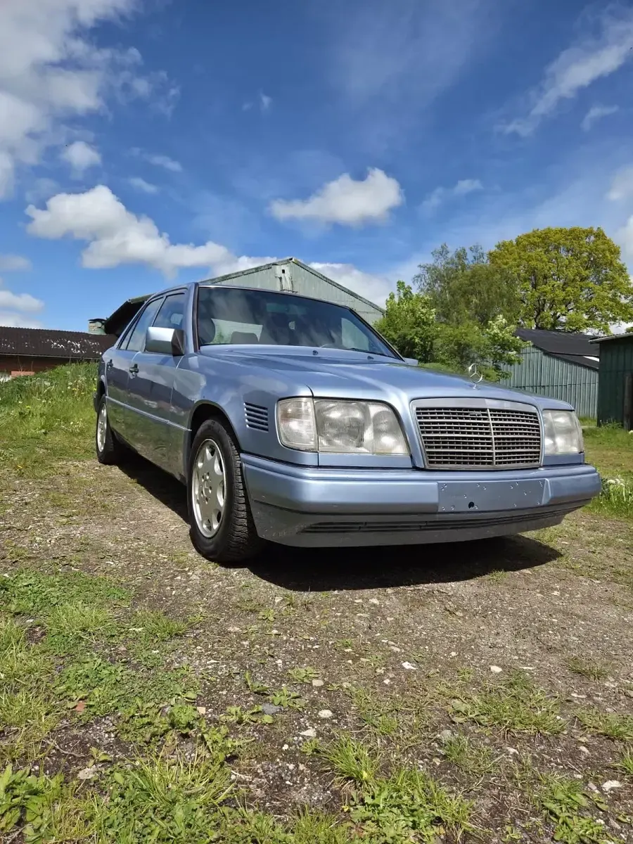 Brugt Mercedes E250 113 HK (83 kW) 1994 Blå Sedan