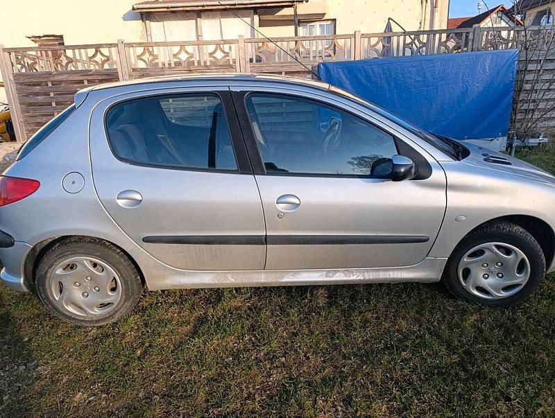 Używany Peugeot 206 75 KM (55 kW) 2003 Srebrny Hatchback