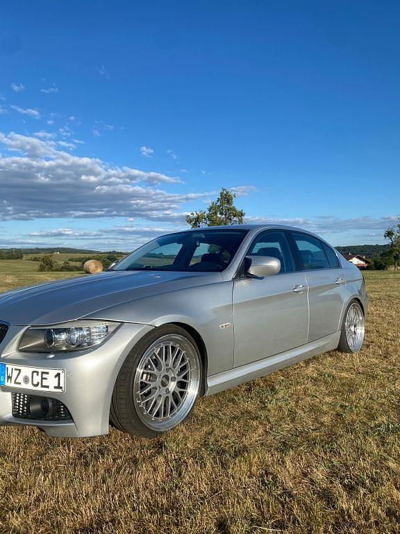 Silber Gebraucht 2009 BMW 330 Sport Line Limousine | 11.000 € (Fairer Preis) - Bild 1/4
