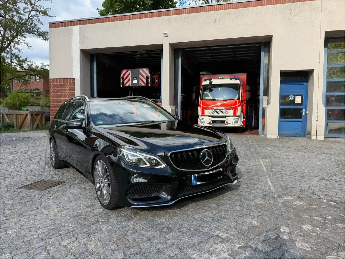 Gebraucht Mercedes E220 AMG 170 PS (125 kW) 2015 Schwarz Kombi
