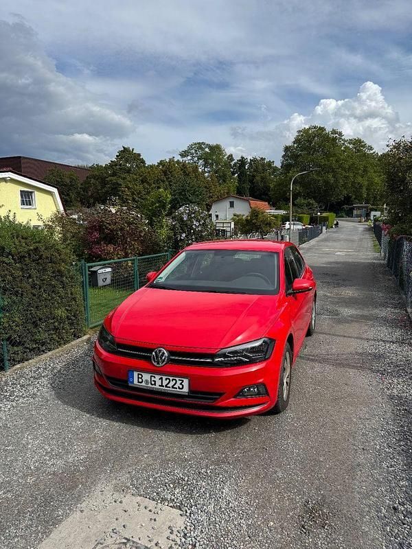 Rot Gebraucht 2018 VW Polo Comfortline Kleinwagen | 12.500 € (Guter Preis) - Bild 1/4