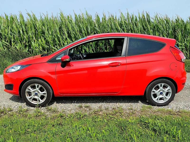 Rot Gebraucht 2013 Ford Fiesta Kleinwagen | 6.250 € (Fairer Preis) - Bild 1/4