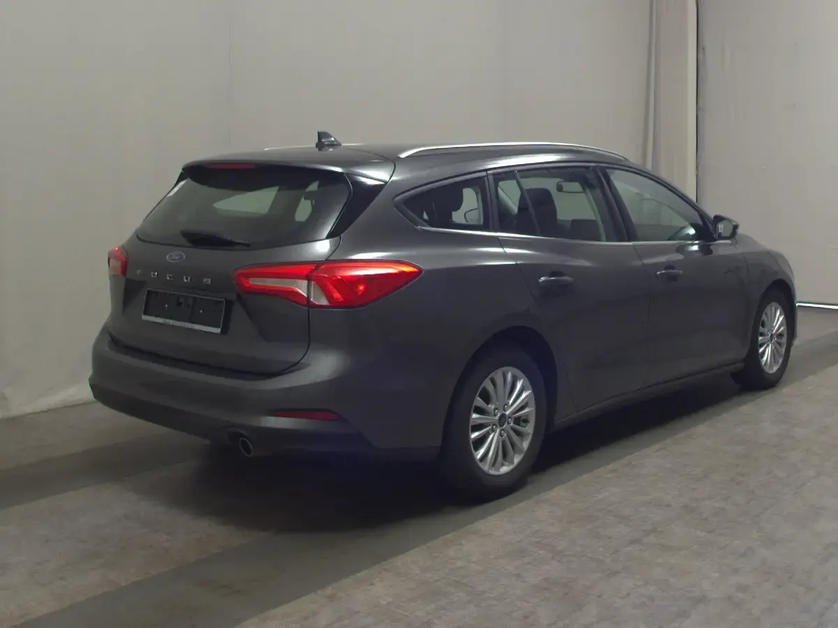 Gebraucht Ford Focus Titanium 120 PS (88 kW) 2020 Grau Kombi