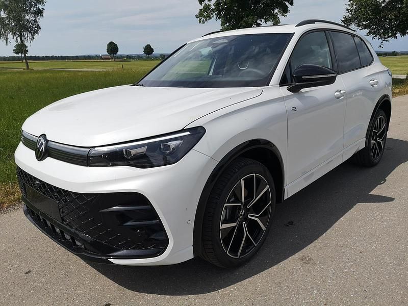 Oryx weiß perleffekt Neu 2025 VW Tiguan R-line SUV | 55.790 € (Fairer Preis) - Bild 1/4