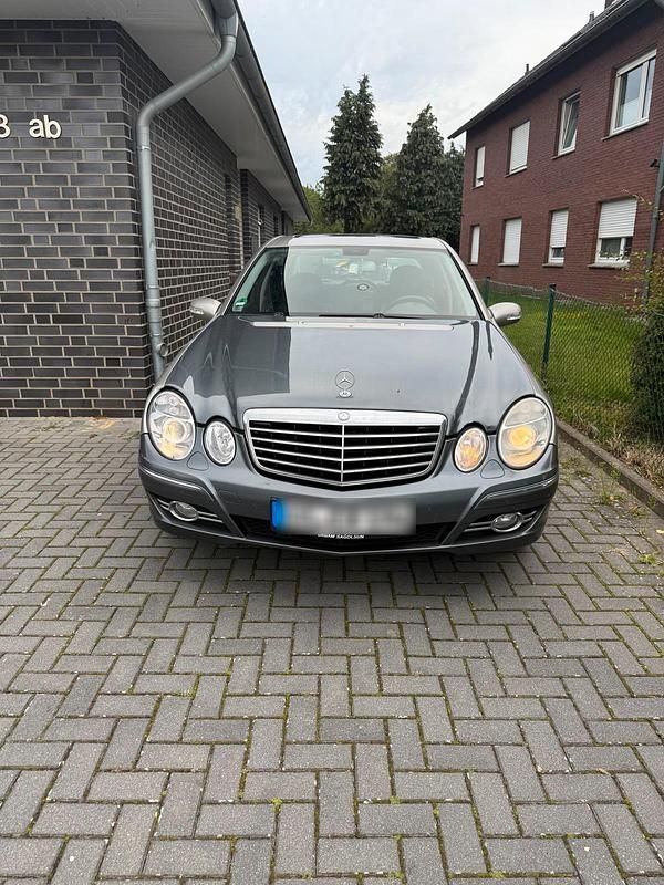 Grau Gebraucht 2006 Mercedes E280 Limousine | 4.999 € (Guter Preis) - Bild 1/4