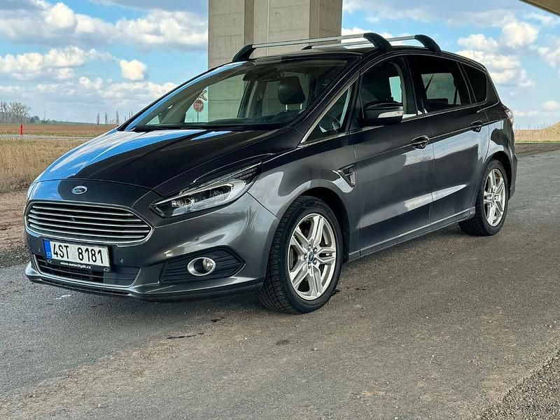 Gebraucht Ford S-MAX Titanium 179 PS (131 kW) 2015 Grau Van / Kleinbus