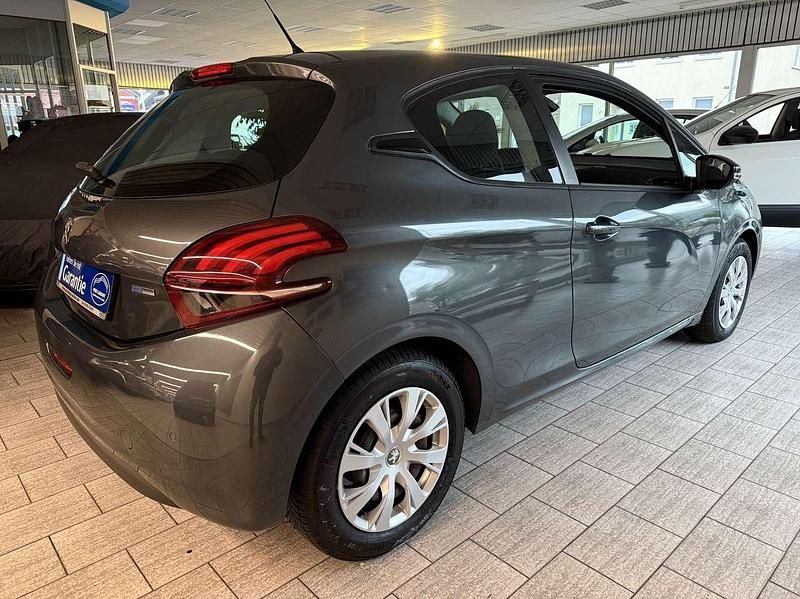 Gebraucht Peugeot 208 Active 82 PS (60 kW) 2017 Shark  grau Kleinwagen