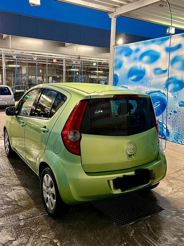 Gebraucht Opel Agila 65 PS (47 kW) 2009 Grün Kleinwagen