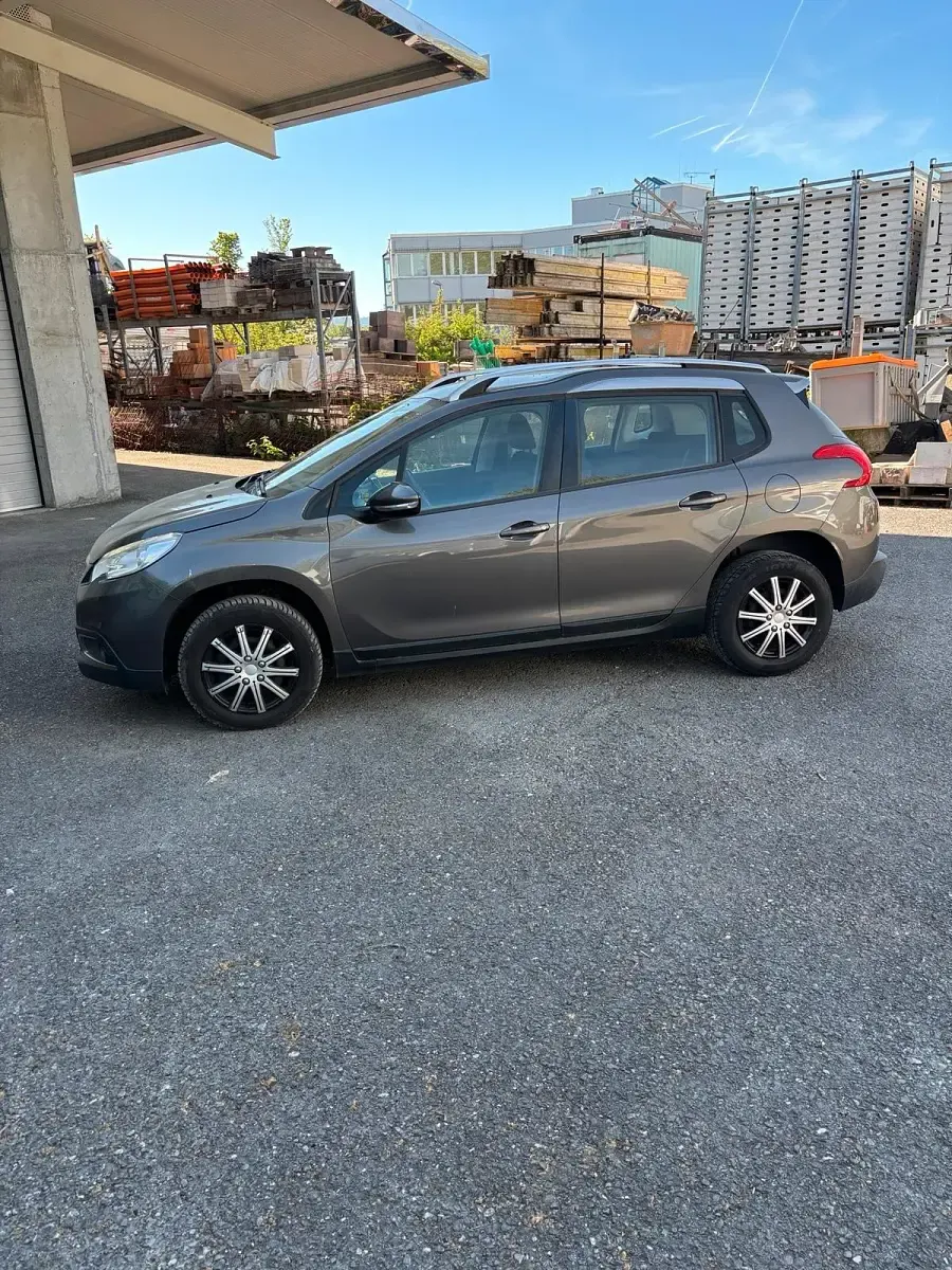 Gebraucht Peugeot 2008 110 PS (80 kW) 2016 Gold SUV