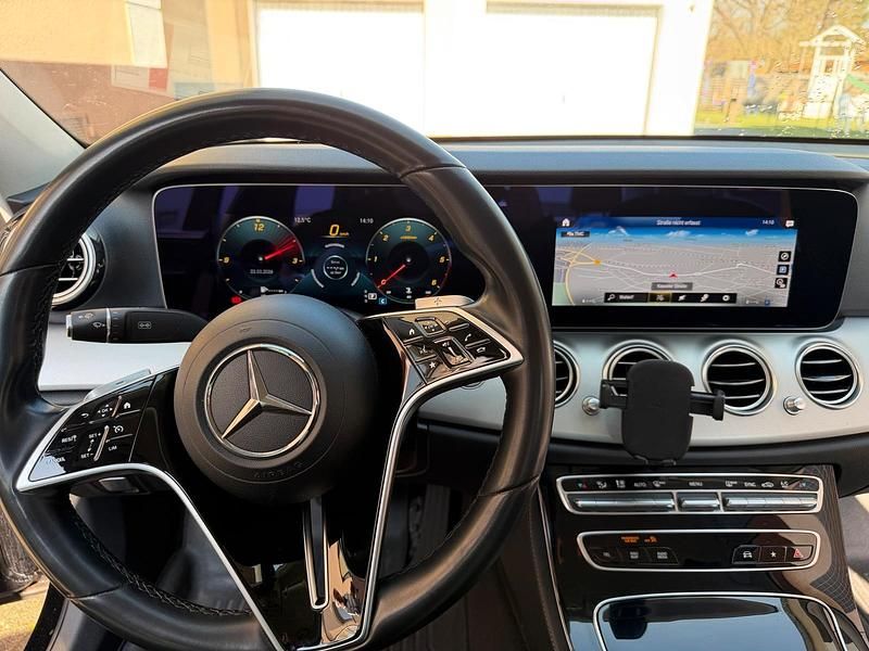 Gebraucht Mercedes E200 160 PS (117 kW) 2021 Schwarz Limousine