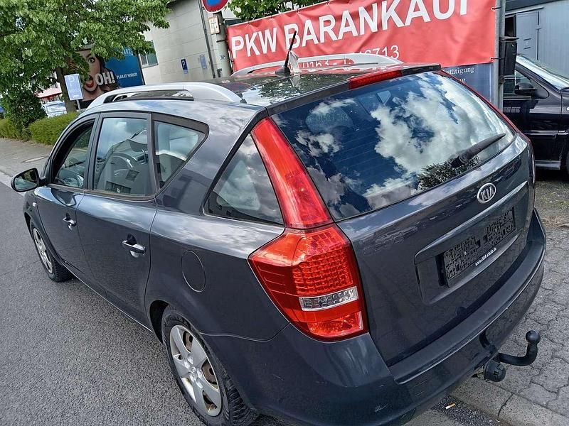 Gomeragrau met. Gebraucht 2010 Kia Ceed Sportswagon Vision Kombi | 1.999 € (Superpreis) - Bild 1/4
