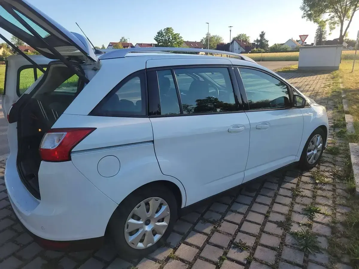 Gebraucht Ford Grand C-Max Trend 140 PS (102 kW) 2012 Weiß Van / Kleinbus