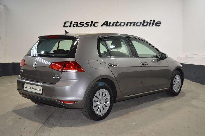 Second-hand VW Golf VII Trendline 86 CP (63 kW) 2016 Verde Berlinǎ