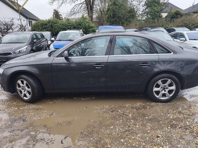 Gebraucht Audi A4 Attraction 160 PS (117 kW) 2011 Lavagrau perleffekt Limousine