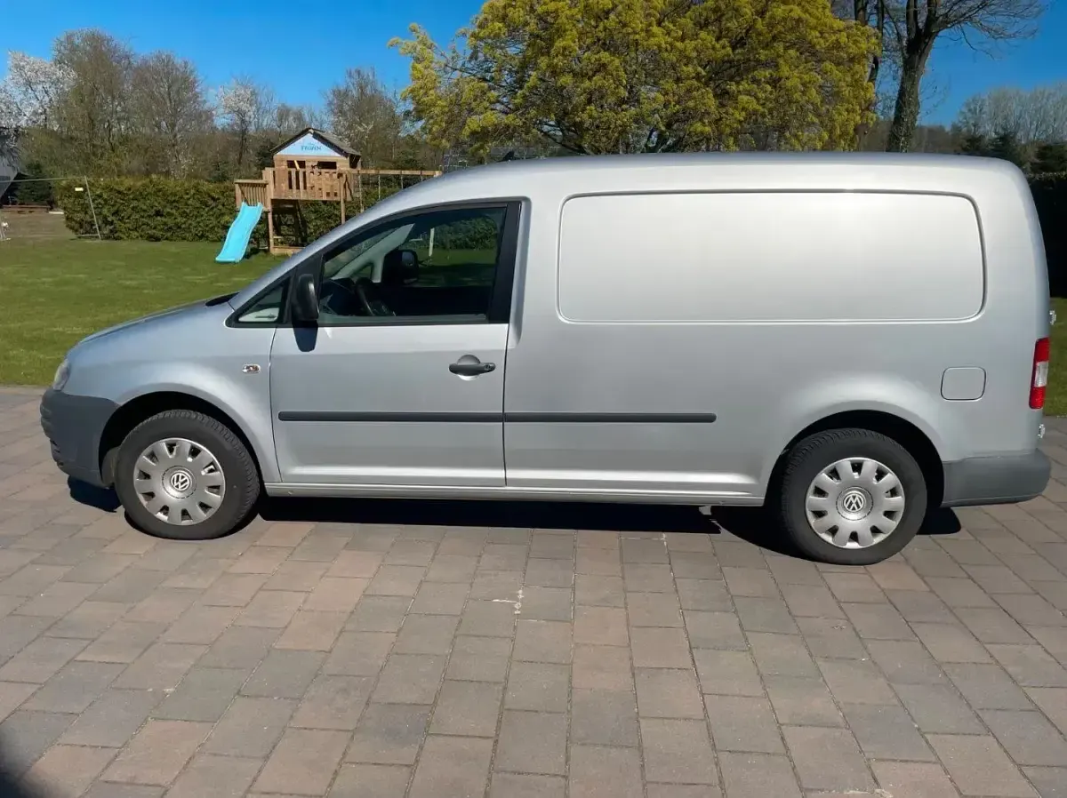 Second-hand VW Caddy Maxi 105 CP (77 kW) 2009 Argintiu Monovolum